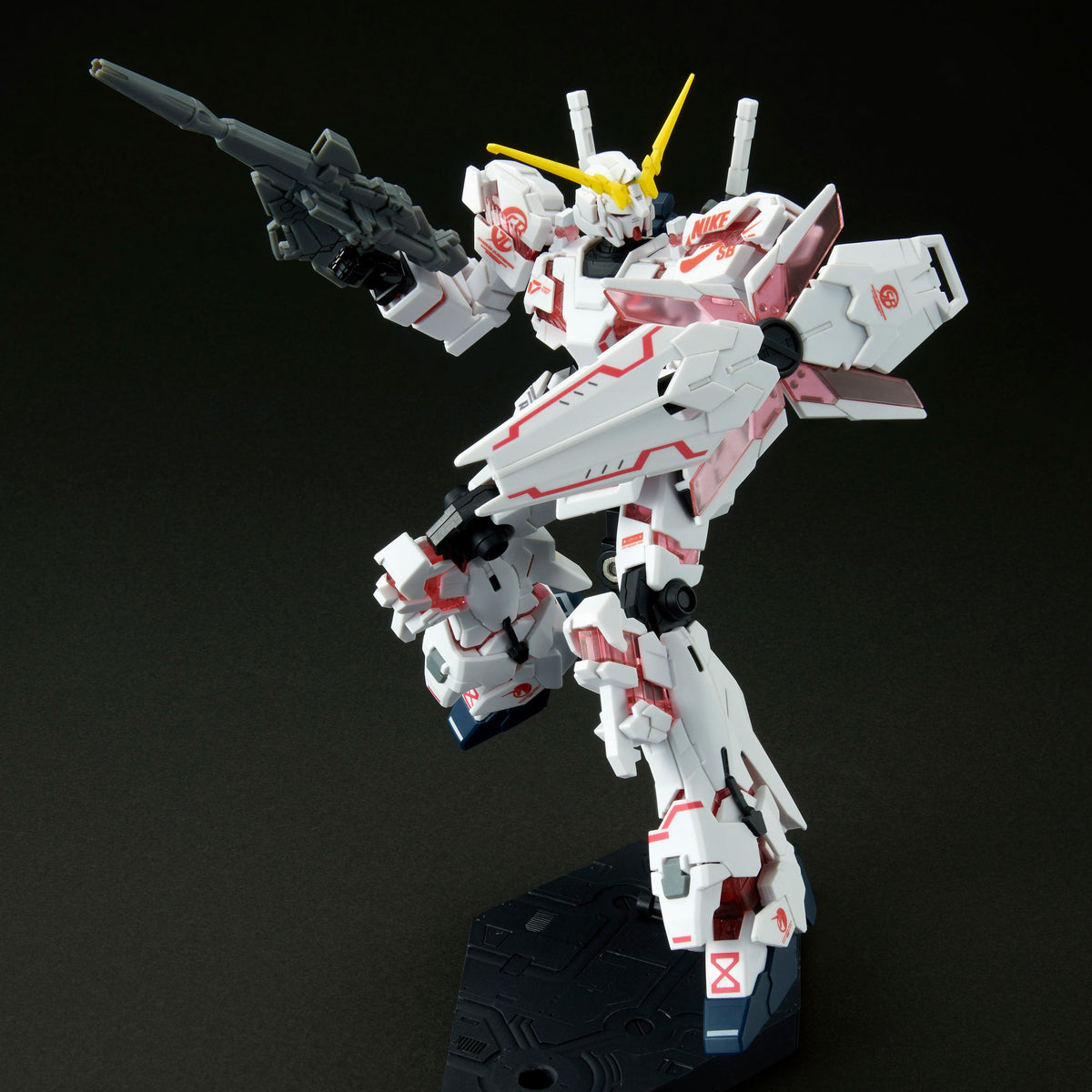 Gundam 1/144 Unicorn Gundam (Destroy Mode) Ver. Nike SB Model Kit Exclusive